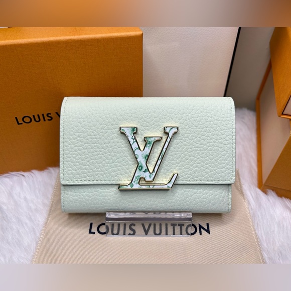 Louis Vuitton Handbags - 🔥SOLD ❌ NEW!! Louis Vuitton•Capucines Maxi Wallet